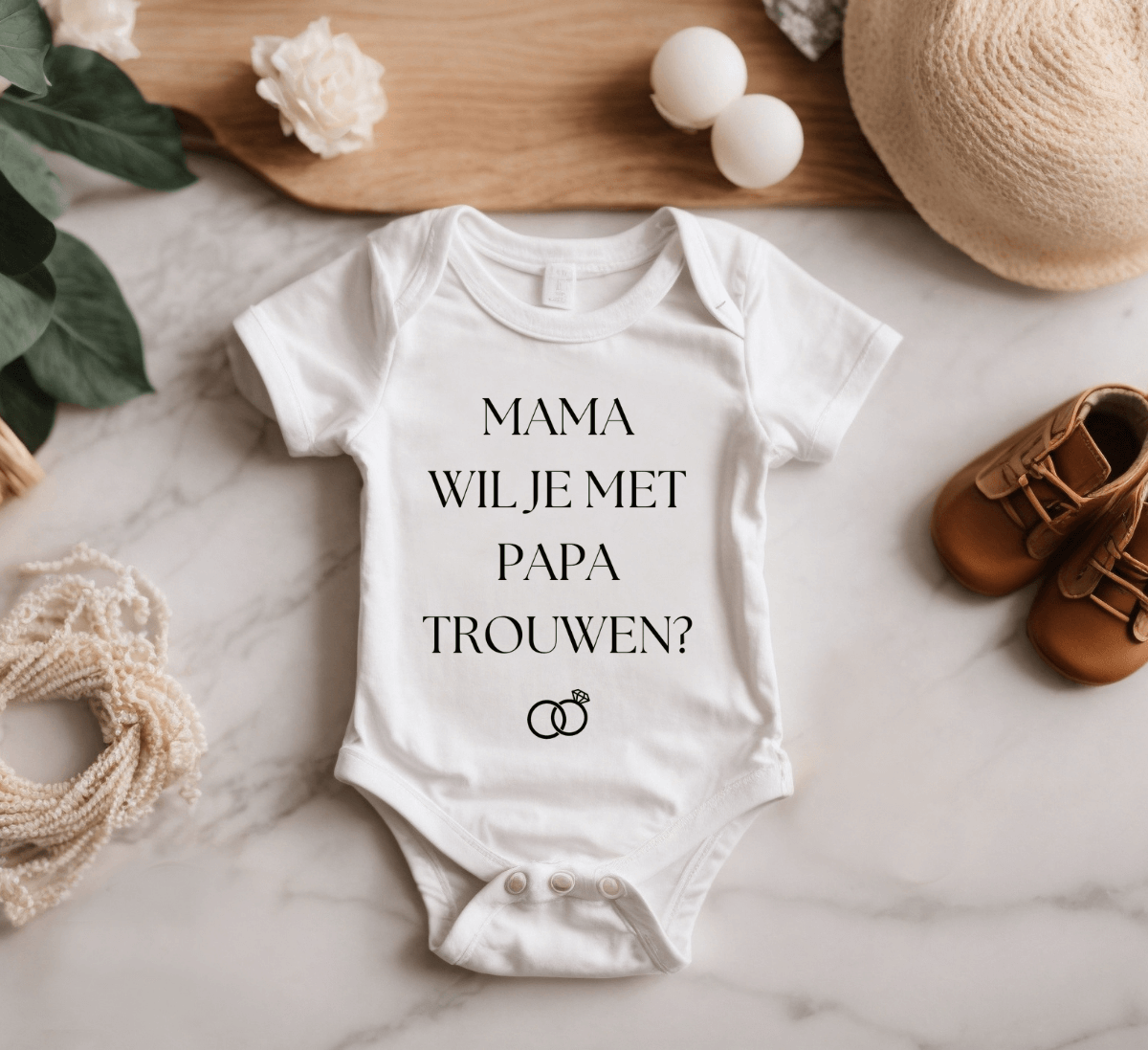 Maak het huwelijksaanzoek extra speciaal met dit schattige rompertje met de tekst 'Mama wil jij met papa trouwen?'